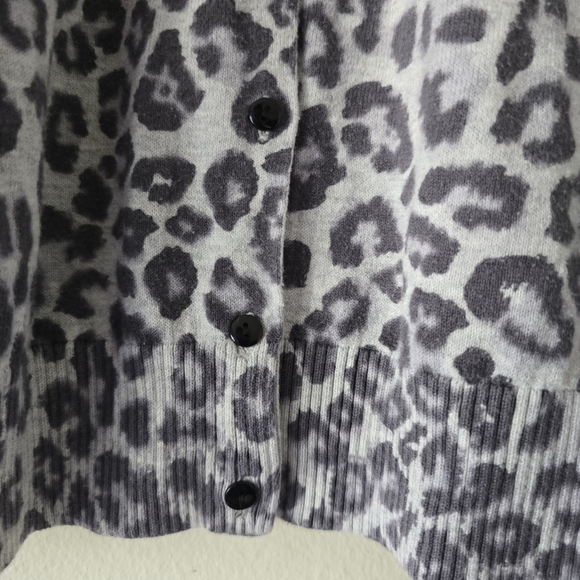 OLD NAVY MATERNITY Gray Animal Print Cardigan Button Down Leopard Print Large - Picture 16 of 17